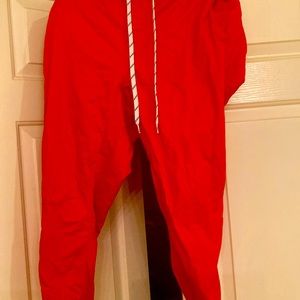 Red jogger Levi’s